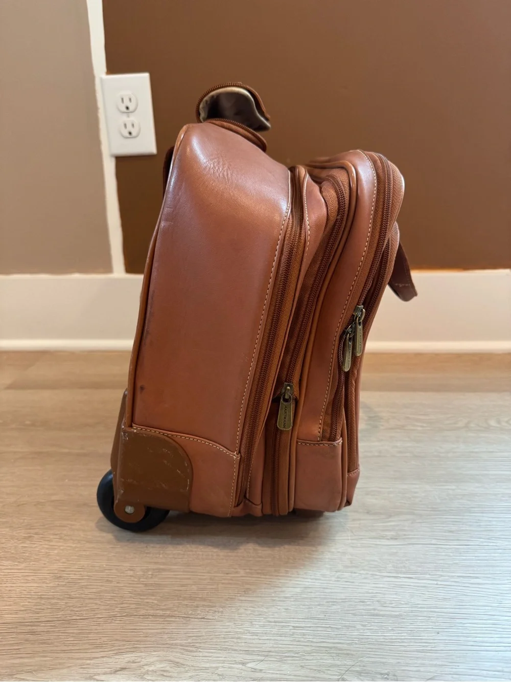 Hartmann Luggage Expandable Belting Leather Rolling Briefcase Carry On Dr. bag